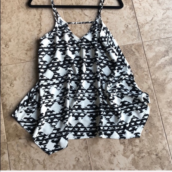 Mossimo | Black & ivory Tribal Geometric print top - Picture 4 of 7